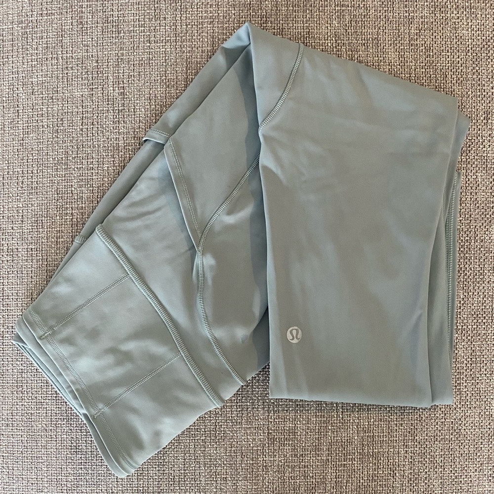 Lululemon Fast and Free II - size 6